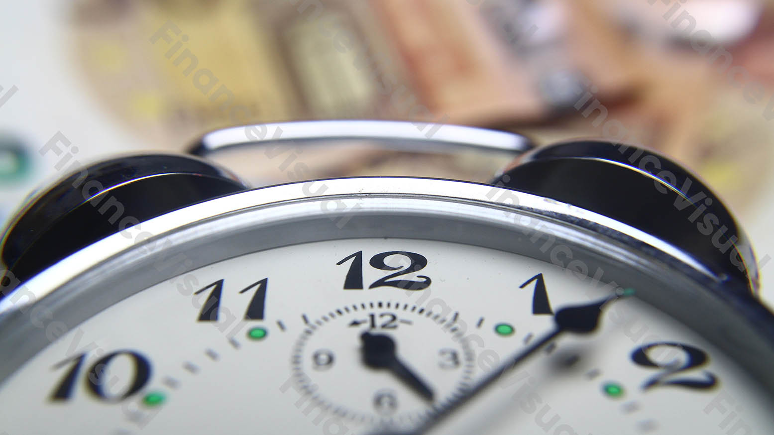 Banknoty euro zegar czas