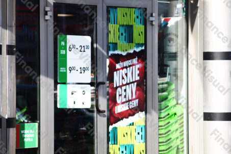 Delikatesy Centrum, witryna sklepowa, godziny otwarcia