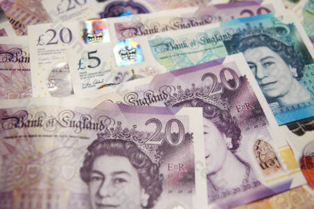 Funt brytyjski GBP 43