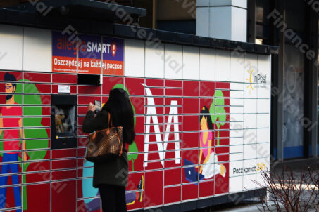 Paczkomat InPost reklama Bank Millennium