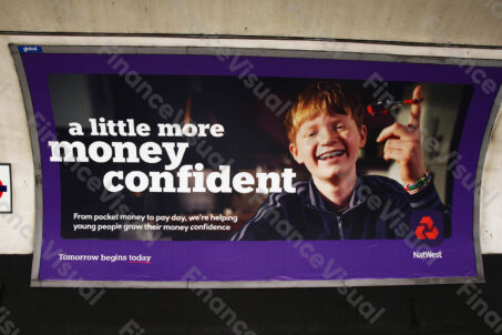 NatWest Bank reklama metro Londyn