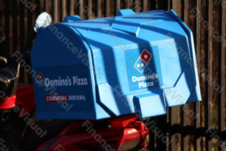 Dominos Pizza kurier dostawa