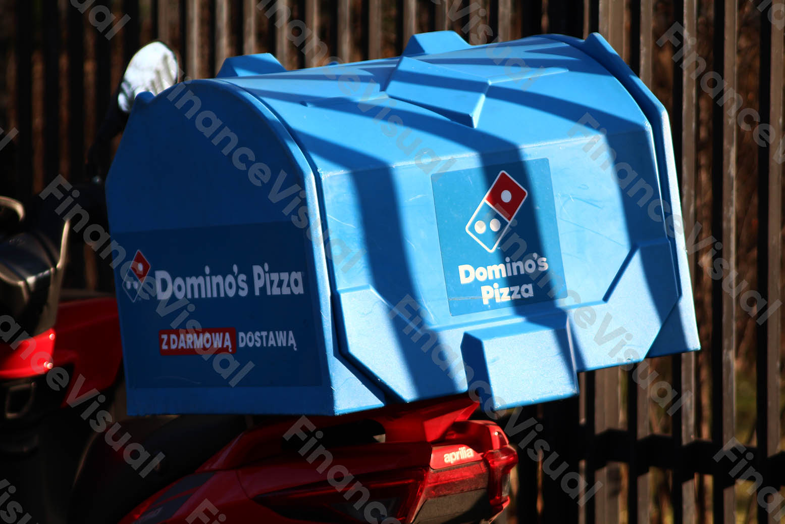 Dominos Pizza kurier dostawa