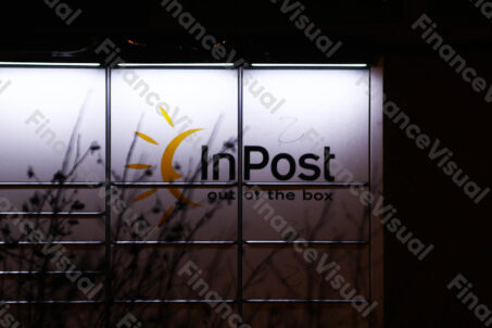 InPost paczkomat logo noc