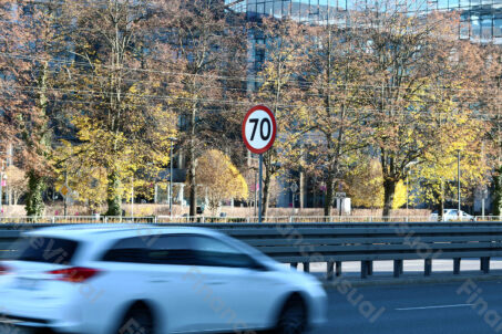 Samochód ograniczenie 70 km