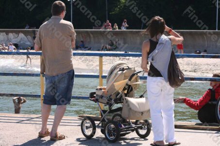 Rodzina dziecko wózek