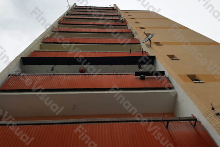 Blok wielka płyta balkony