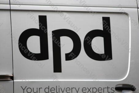 DPD logo samochód