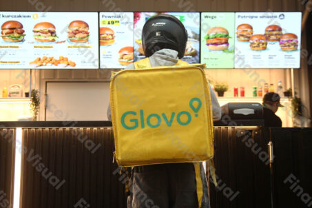 Glovo kurier burgery 1
