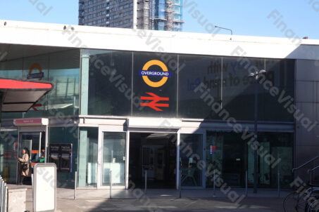 Londyn stacja Overground metro pociąg