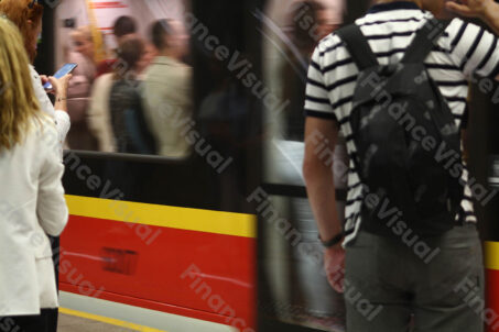 Metro pociąg pasażerowie