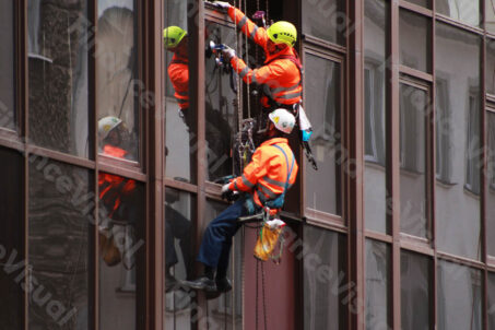 Mycie okien prace na wysokości