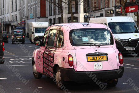 Taksówka Londyn różowa