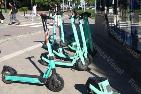 Hulajnogi elektryczne - metro 2