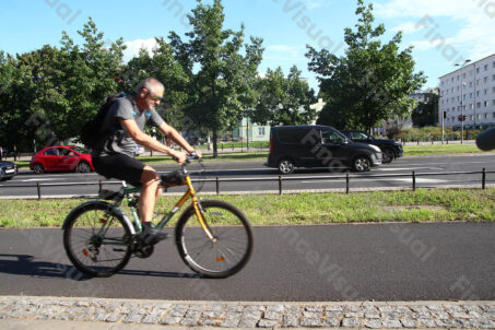 Rowerzysta - ścieżka rowerowa