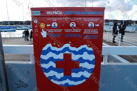 Sopot molo - skrzynia ratunkowa