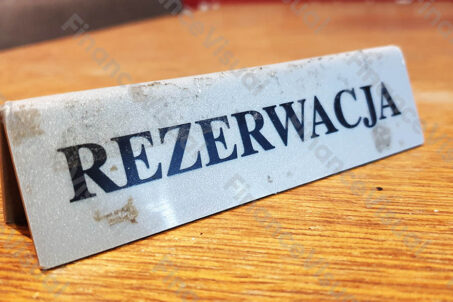 Stolik rezerwacja