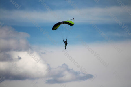 Skok ze spadochronem 1