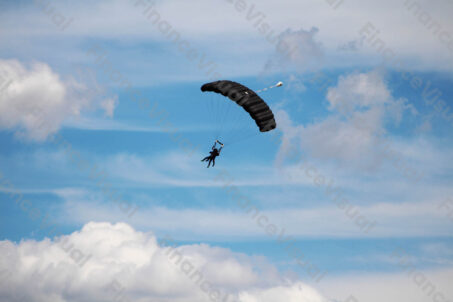 Skok ze spadochronem 2