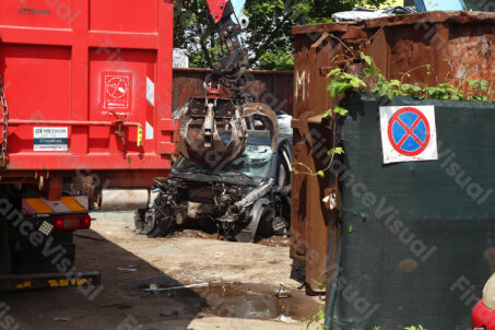 Złom wrak - załadunek 2