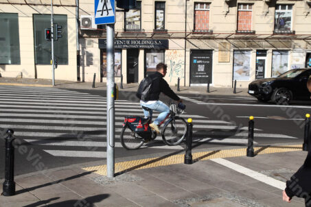 Plac Trzech Krzyży rowerzysta