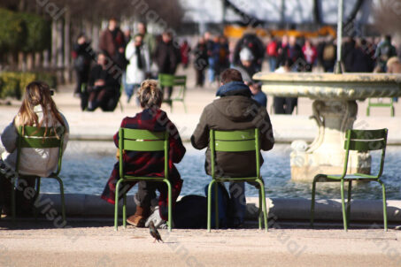 Ogrody Tuileries Paryż ludzie 1