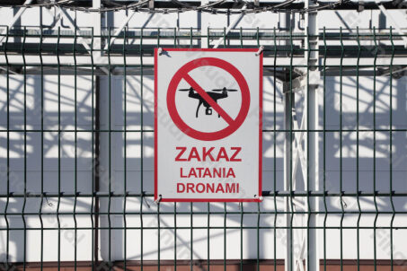 Zakaz latania dronami