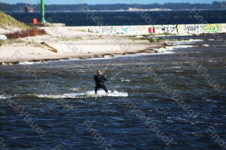 Kitesurfing 4