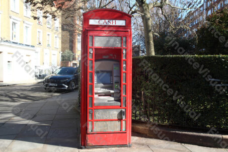 Bankomat - budka telefoniczna 2