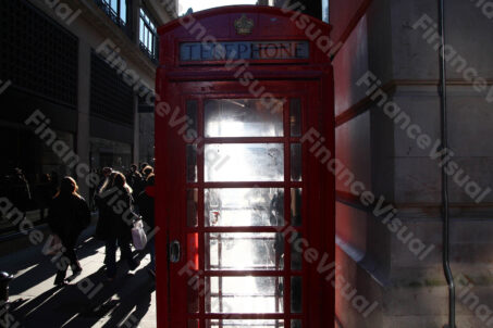 Światło - budka telefoniczna