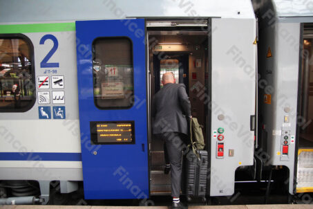 Peron - pociąg Intercity 3