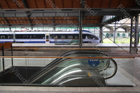 Peron - pociąg Intercity 4
