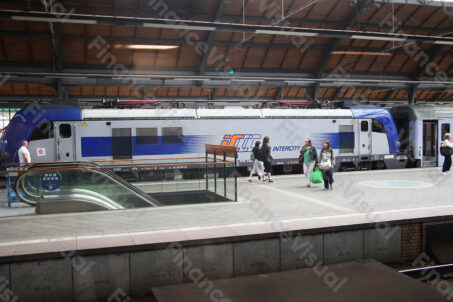 Peron - pociąg Intercity 5