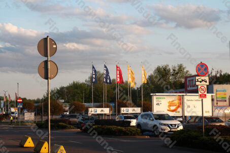 IKEA parking - flagi