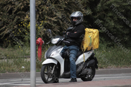 Kurier Glovo 30