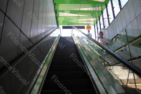 Metro Księcia Janusza - schody 1