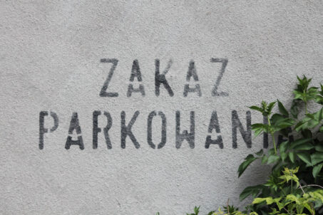 Zakaz parkowania - mur