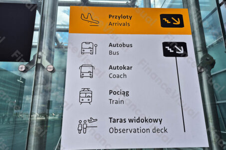 Lotnisko - tablica informacyjna