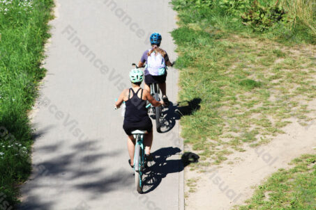 Ścieżka rowerowa - rowerzyści 2