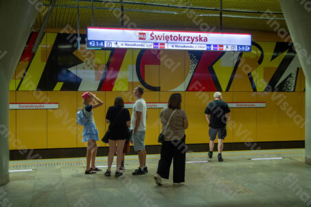 Metro Świętokrzyska - peron